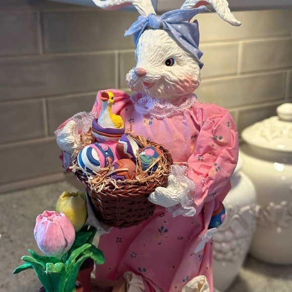 Easter Bunny Rabbit Couple, Fabric Mache, Hand Painted, 12"x 7" Unused, w/Box - Picture 3 of 14